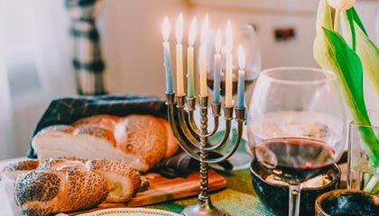 爱游戏娱乐-曼城冲击英超三连冠瓜迪奥拉信心满满，曼城瓜迪奥拉阵型