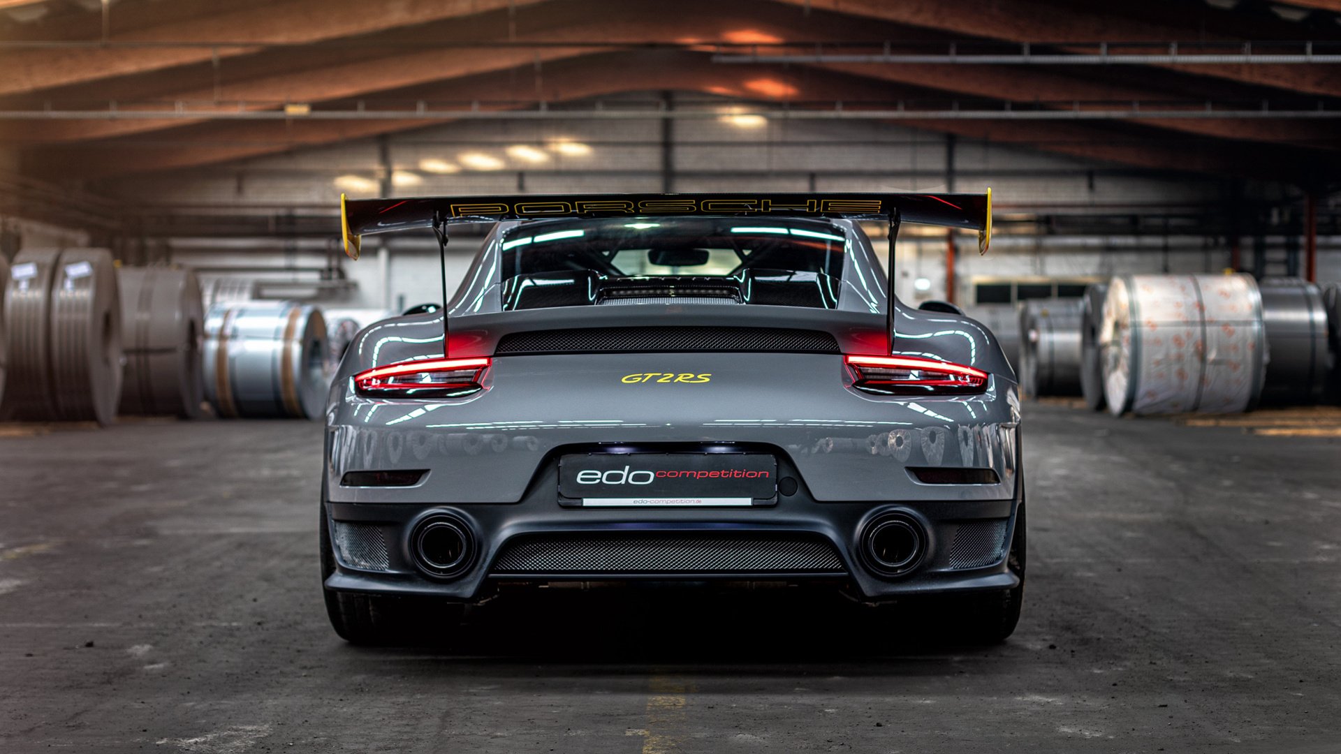 “青少年足球明星巡回演讲,传播体育精神”,青少年足球宣传文案